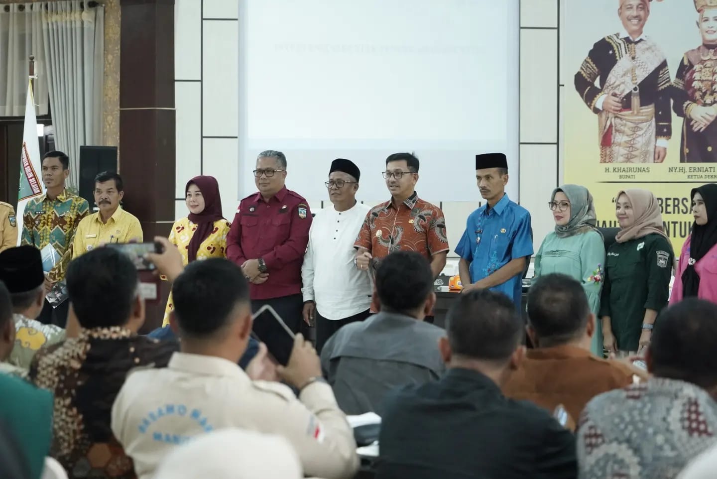 TPPS se Kabupaten Solok Selatan ccanangkan Intervensi Serentak, Pencegahan Stunting di Kabupaten Solok Selatan tahun 2024, di Aula Sarantau Sasurambi, Kamis (20/6).